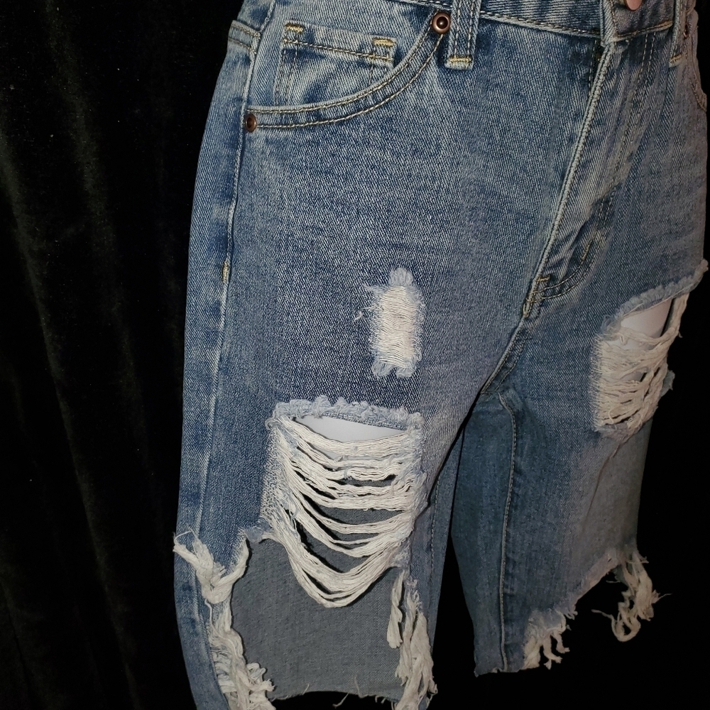 New Fashion Nova's Ayesha Longline Distressed Denim Shorts Women's Size 1 Small - Picture 3 of 5